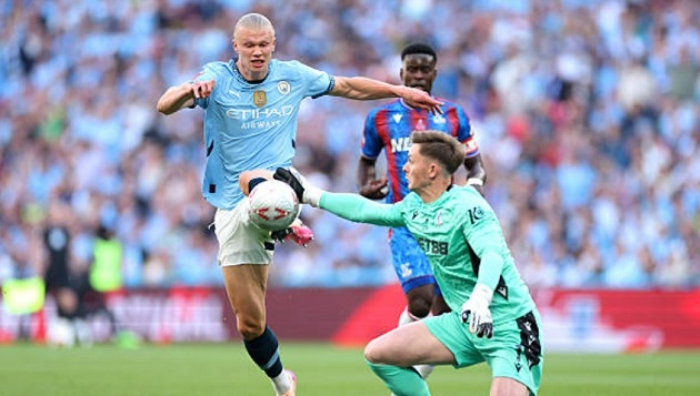 Henderson thoát thẻ đỏ: Quyết định gây tranh cãi tại Chung kết FA Cup