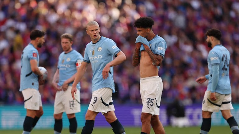 Sân Wembley chứng kiến Man City thất bại cay đắng trước Crystal Palace, Haaland gây tranh cãi